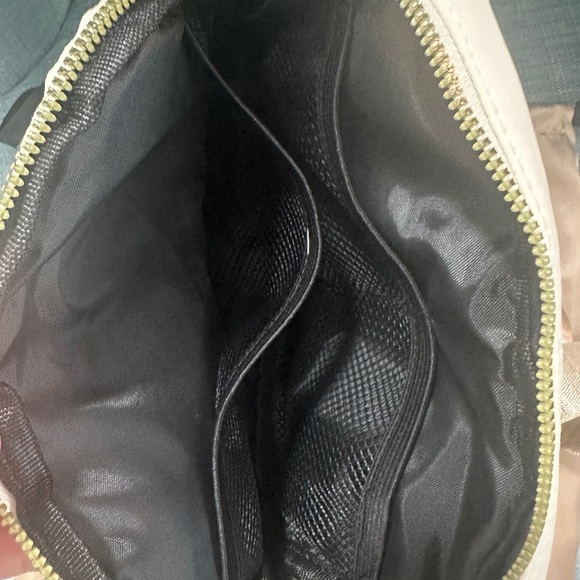 ⭐️SOLD⭐️ NWT Rose Gold Cross Body Bag - Picture 10 of 11